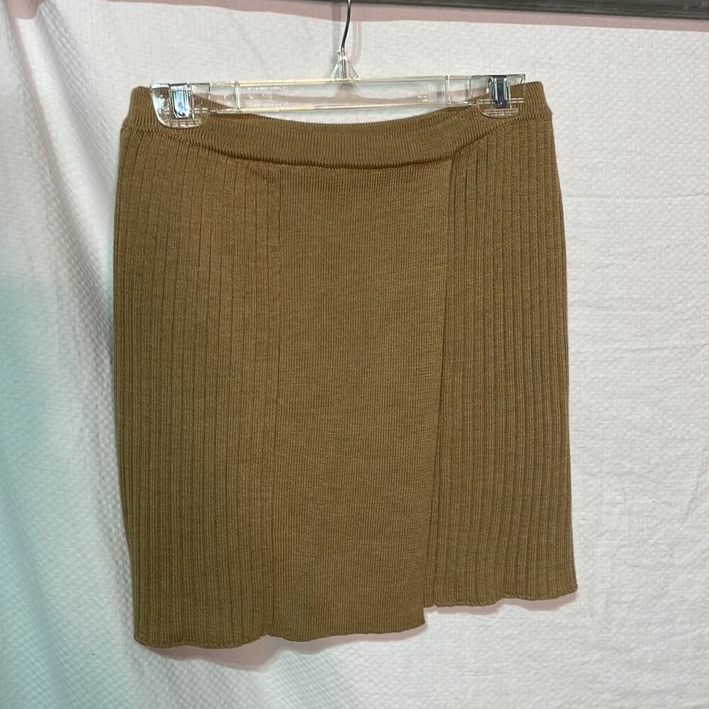 Banana Republic S small 💯 wool mini sweater skirt worn once euc .